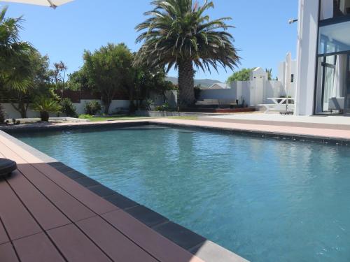 Πισίνα στο ή κοντά στο Cape White Villa