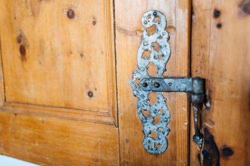 a metal door handle with a snake on a wooden door at Hallstatt Hideaway - Adults only in Hallstatt