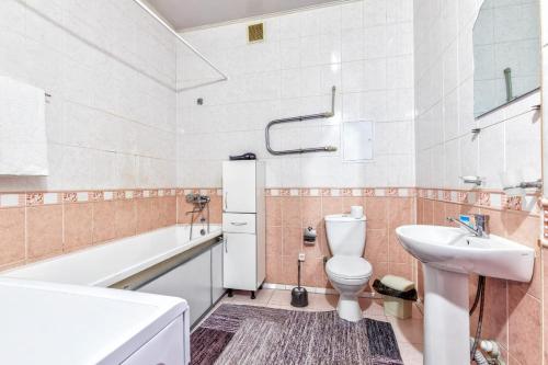 a bathroom with a sink and a toilet and a bath tub at Возле Байтерека для 1-4 человек с кроватью и раскладным диваном in Astana