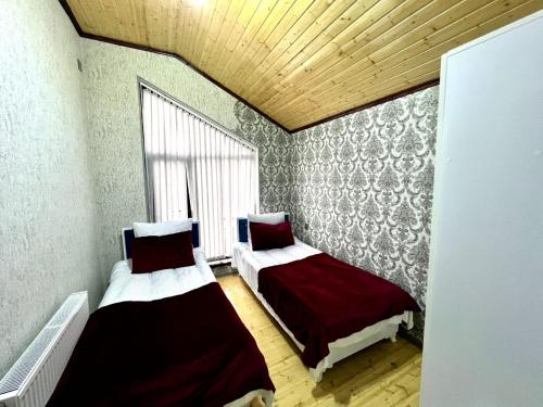 Postel nebo postele na pokoji v ubytování Gabala lux house