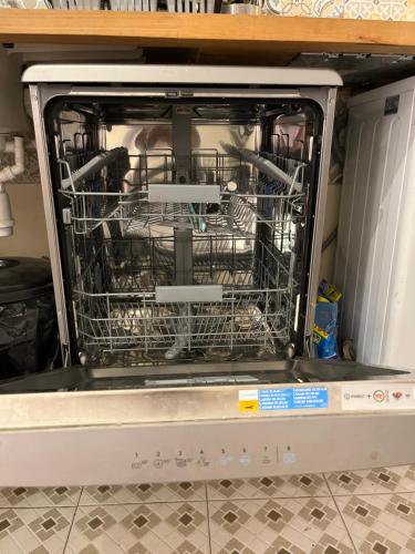 a dishwasher with its door open in a kitchen at Maison confortable élégante et équipée pour un séjour idéal à Dakar in Dakar