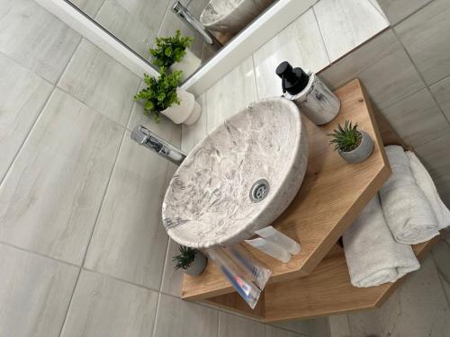 an overhead view of a bathroom with a sink and a tub at Exclusiv Room in Iaşi