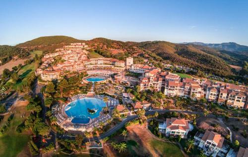 an aerial view of a resort with a pool at Super-cute colourful, cozy flat in Saint-Raphaël