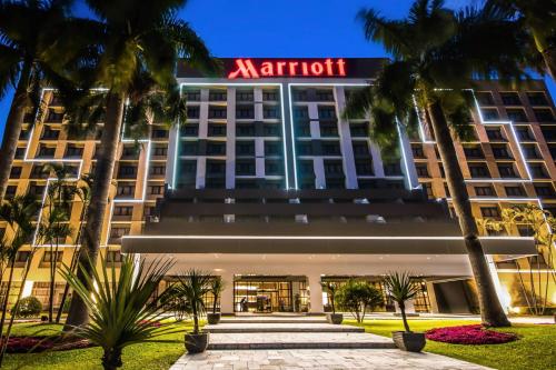 a hotel with a sign on the front of it at Marriott São Paulo Airport Hotel in Guarulhos