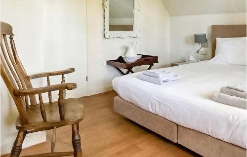 Postel nebo postele na pokoji v ubytování Lovely Home In Exloo With Kitchen