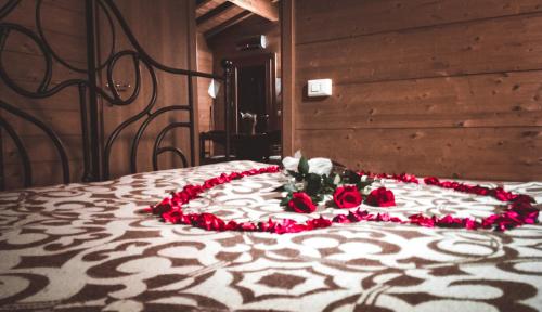 a bed with a heart made out of roses at La Luna sul Trebbio in Modigliana