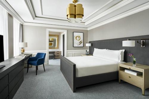 Postel nebo postele na pokoji v ubytování The Ritz-Carlton, Washington, D.C.