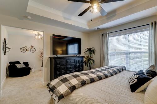 a bedroom with a bed and a ceiling fan at 4 Bed 35 BA 1K 3Q 2T Sleeper Sofa Park 3 Cars Bikes & Beach Gear included in Hilton Head Island