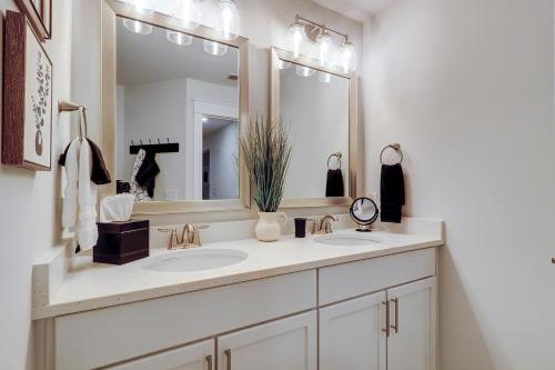 a bathroom with two sinks and a large mirror at 4 Bed 35 BA 1K 3Q 2T Sleeper Sofa Park 3 Cars Bikes & Beach Gear included in Hilton Head Island