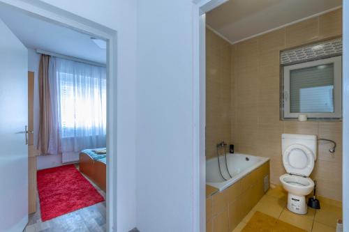 Bilik mandi di Apartman Vedro Polje