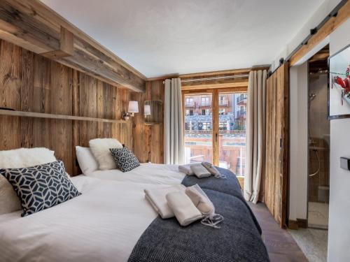 A bed or beds in a room at Appartement Val-d'Isère, 4 pièces, 8 personnes - FR-1-567-74