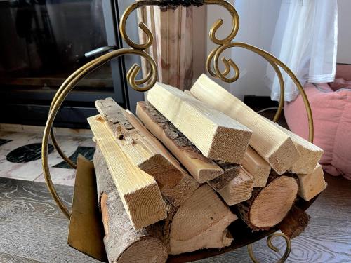 a pile of fire wood sitting on top of a chair at Appartement de standing à Vallorbe in Vallorbe