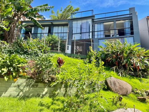 Κήπος έξω από το Casa do Cacau Floripa