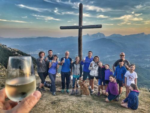 a group of people standing in front of a cross at La Locanda del Moro in Pieve Fosciana