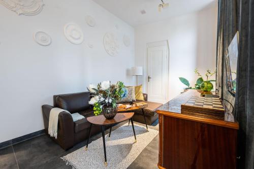 a living room with a couch and a table at LivingRoom 2 z wanną z hydromasażem in Katowice