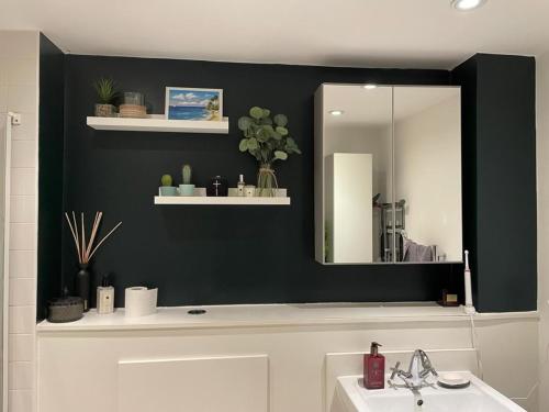 Φωτογραφία από το άλμπουμ του Luxury King Bed Near Old Trafford Stadium στο Μάντσεστερ