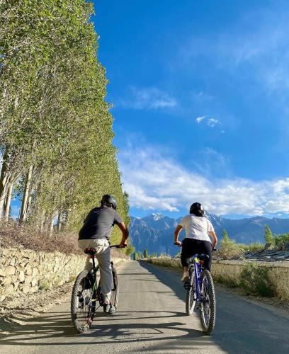 Επισκέπτες που μένουν στο Lchang Nang Retreat-THE HOUSE OF TREES-Nubra Valley