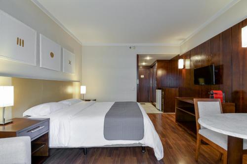 Ένα ή περισσότερα κρεβάτια σε δωμάτιο στο Suite at the Grand Plaza Avenida Paulista