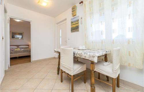 1 Bedroom Stunning Apartment In Pag