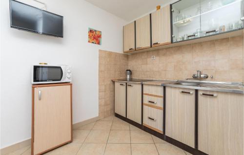 1 Bedroom Stunning Apartment In Pag