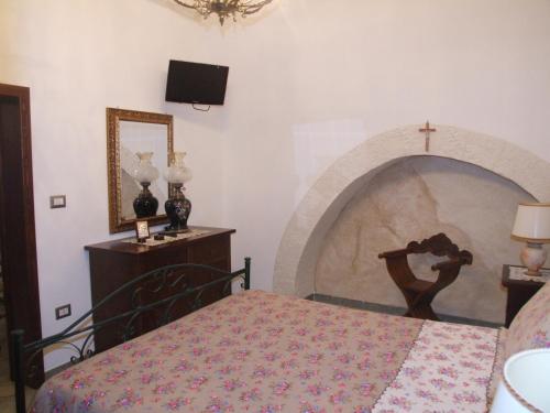 Tempat tidur dalam kamar di La Tana del Lupo