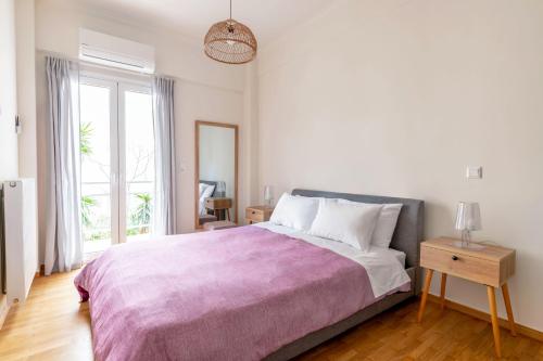 A bed or beds in a room at Boutique07 Luxury Apartment, Athens, Acropolis.