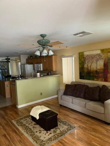 a living room with a couch and a kitchen at Vic's 3 bedroom 4beds & POOL centrally located! in Las Vegas