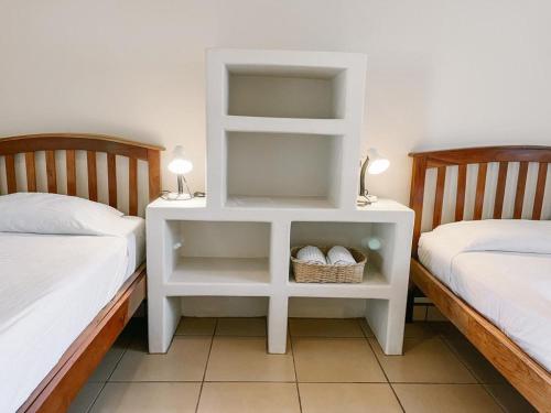 Una cama o camas en una habitación de The Happy Coconut Resort