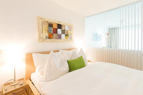 Tempat tidur dalam kamar di Rafael Kaiser - Aurea Apartment - Contactless 24h Check-In -