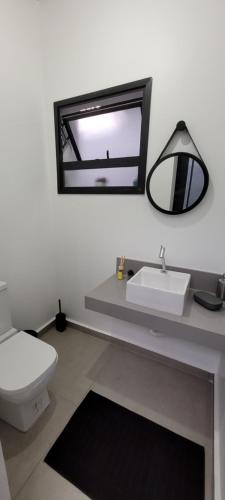 Ένα μπάνιο στο Casa em Barequeçaba recém construída Alto Padrão