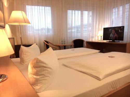 Säng eller sängar i ett rum på Central Hotel Winnenden