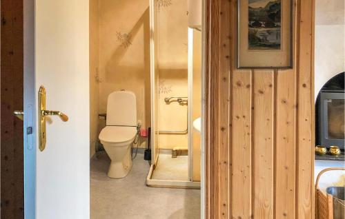 a bathroom with a toilet and a sink at Lovely Home In Rda With House Sea View in Råda