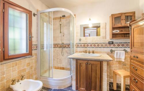 a bathroom with a sink and a shower and a toilet at Il Casale Della Sabina in Magliano Sabina