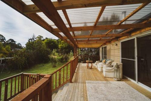 'Aisling' Beach Houseにあるバルコニーまたはテラス
