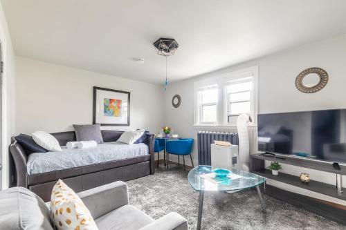 Cozy 1BR Apt - In the Heart of DT Hamilton