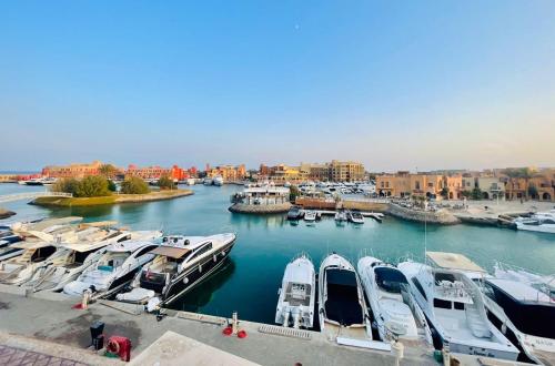 Sea View Apartment Over Abu Tig Marina El Gouna