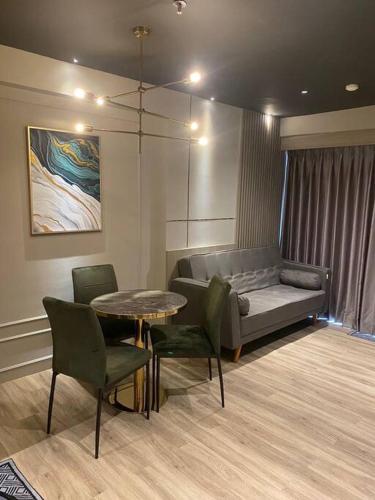 Ruang duduk di Daymentroom Apartemen R711 2 BR Pasteur Bandung