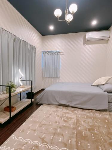 a white bedroom with a bed and a window at Alo BnB 2 - Near NIPPORI, YANAKA GINZA, UENO, SENSOJI - Self check-in in Tokyo