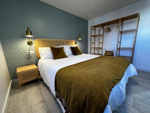 Giường trong phòng chung tại Casa Román V Edificio rehabilitado sin ascensor