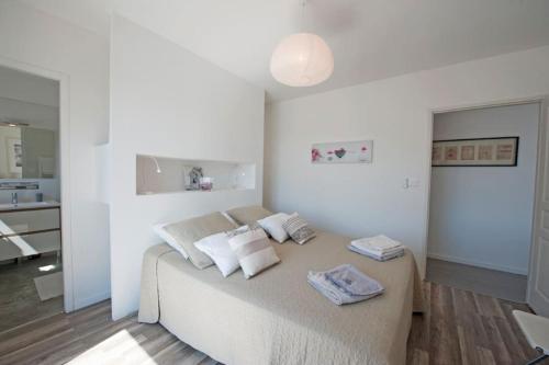 a bedroom with a bed with two towels on it at La Moulinière in Pennautier