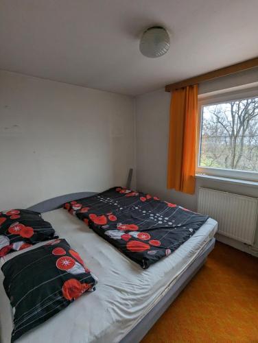 a bedroom with two beds and a window at Chata v Dolních Věstonicích in Dolní Věstonice