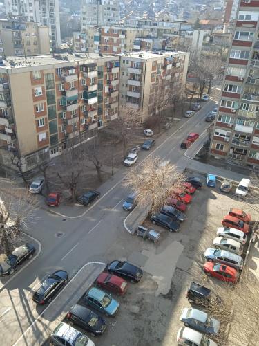 an aerial view of a parking lot with parked cars at Apartman Nikolic in Bor