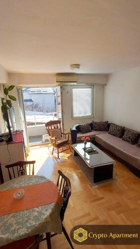 Et sittehjørne på Crypto Apartment