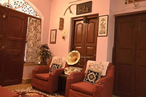 Χώρος καθιστικού στο Saptaparni Homestay
