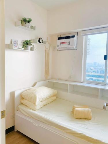 The Celandine by DMCI tesisinde bir odada yatak veya yataklar
