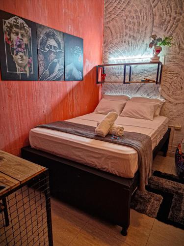 Urban Hostal Barにあるベッド