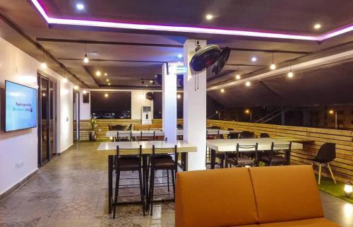 FIVE CLOVER HOTEL – Photos 5