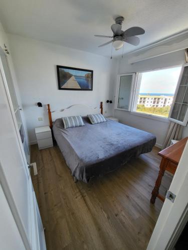 Säng eller sängar i ett rum på Appartement vue sur mer Apartamento vista al Mar Sea View apartment