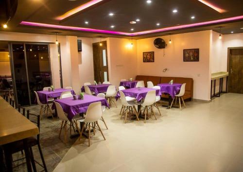 FIVE CLOVER HOTEL – Photos 3