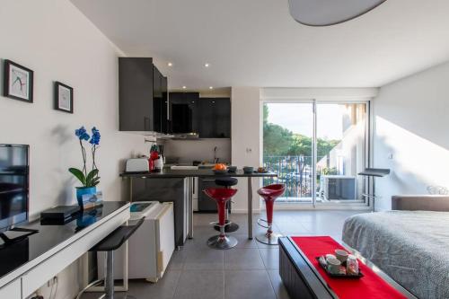 Sous Le Soleil * Parking Privé * Climatisation * La Grande Motte